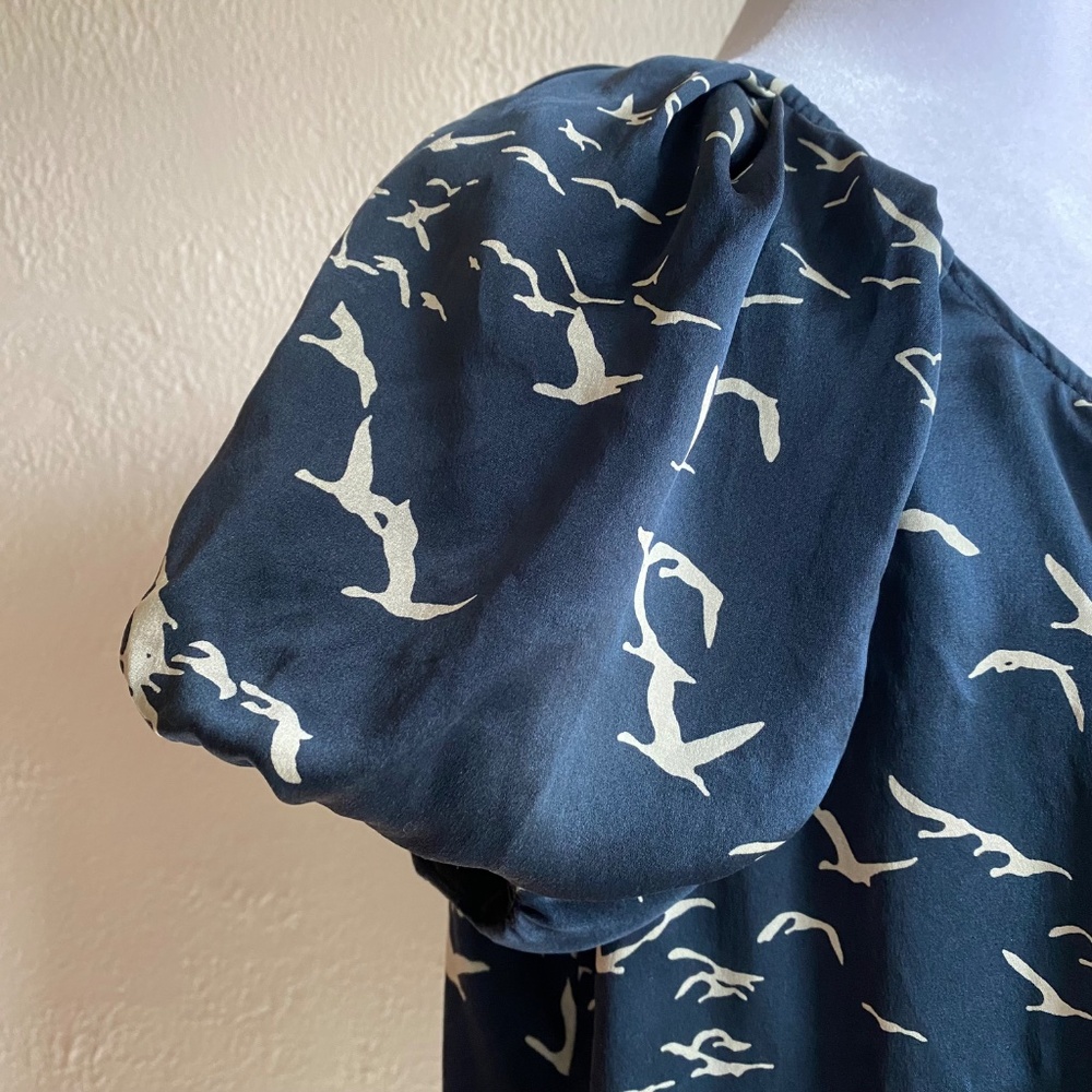 Ulla Johnson navy blue and ivory flock of birds print silk top Size 6 - Picture 6 of 12
